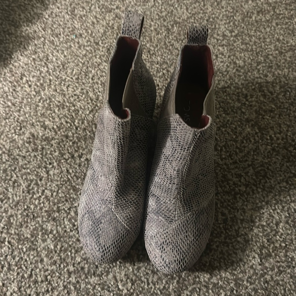 Toms booties never worn